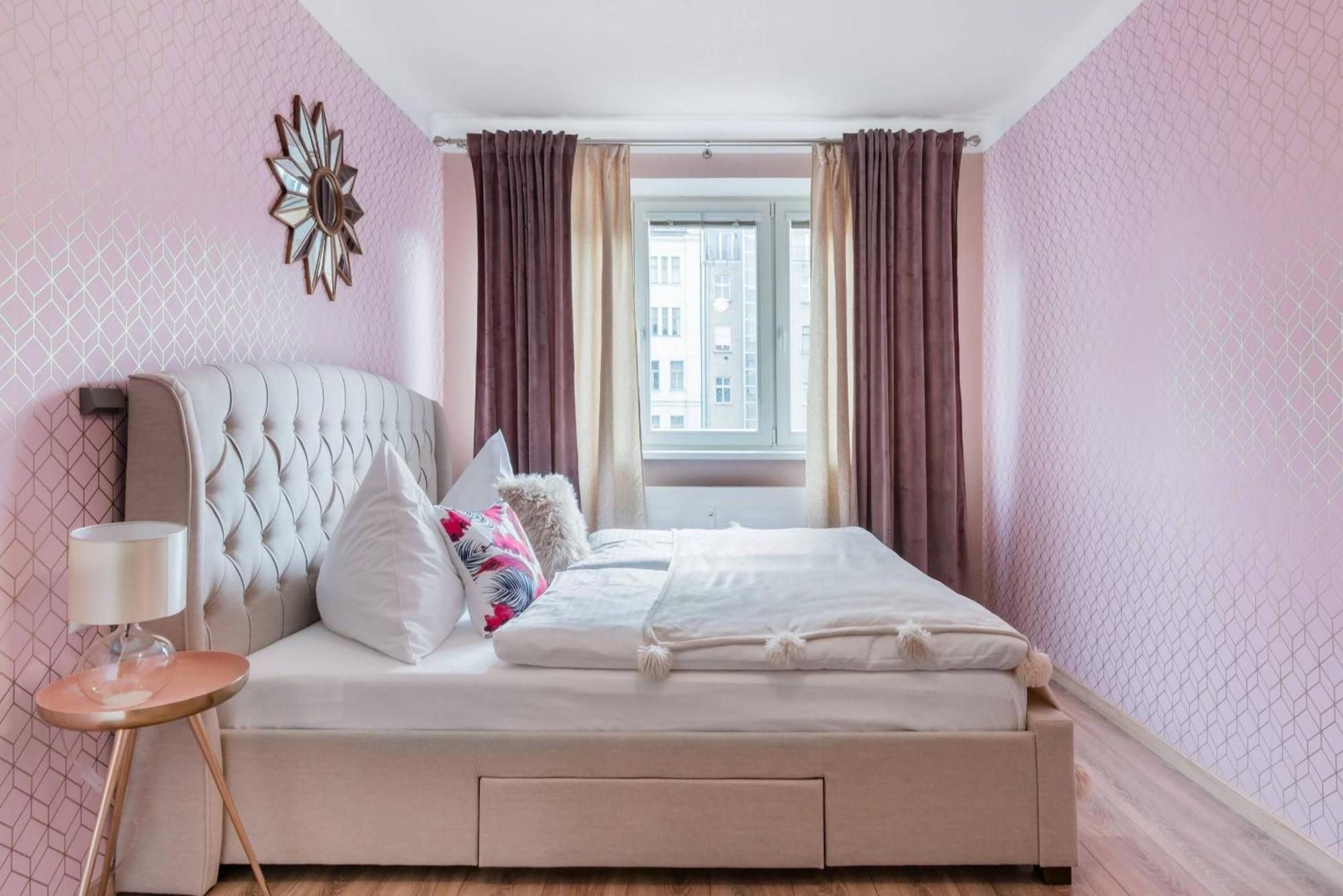 Pastel Art Deco 3bdr Ruterra Lägenhet Prag