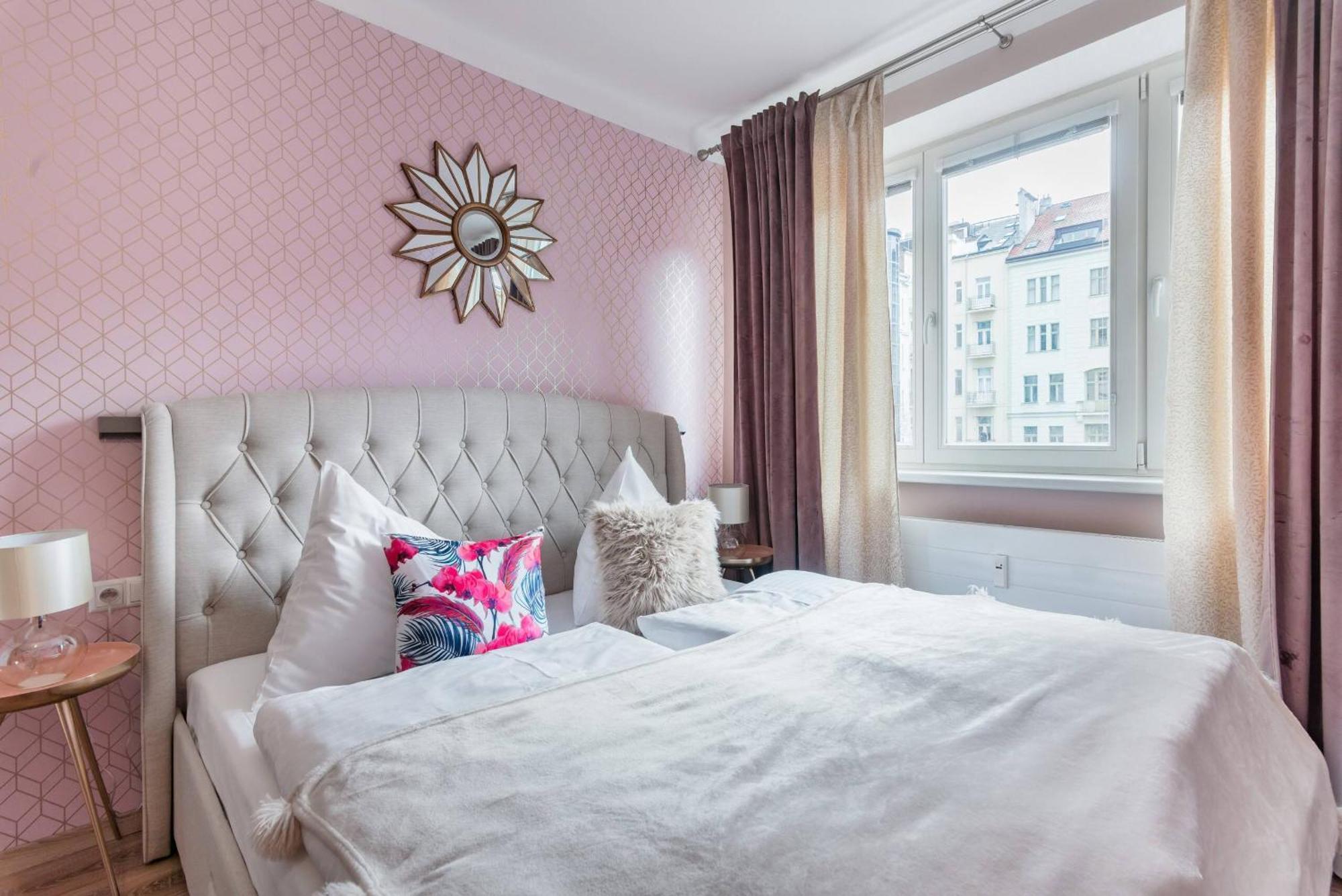 Pastel Art Deco 3bdr Ruterra Lägenhet Prag